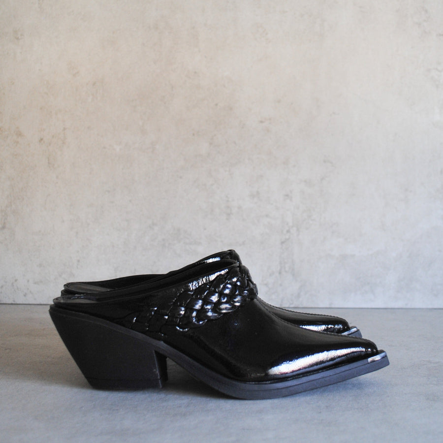 Zapato Carmina Charol Negro