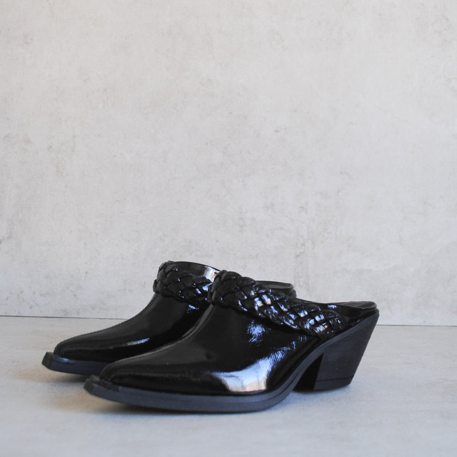 Zapato Carmina Charol Negro